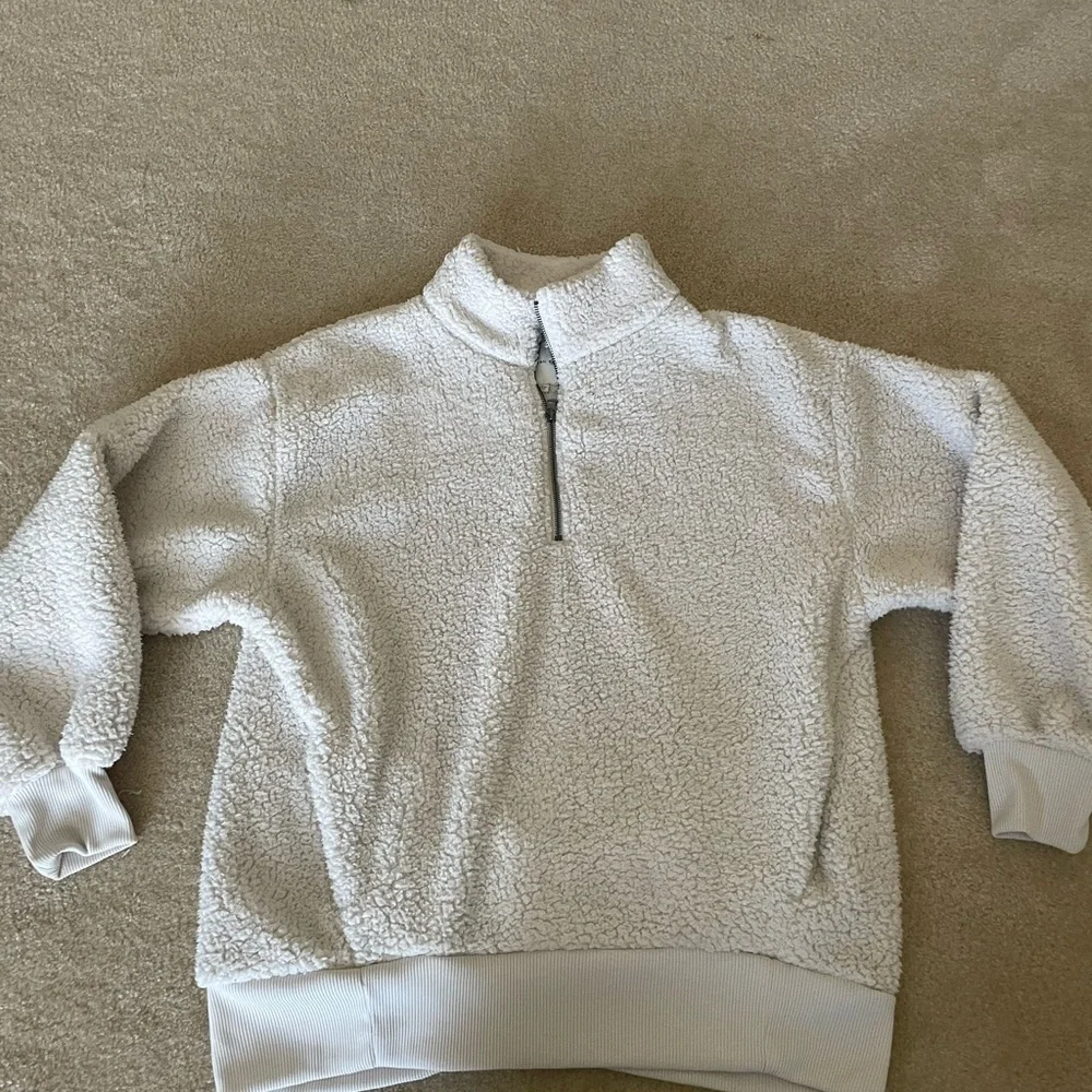 American‎ Eagle Outfitters Cream sherpa pull over Jacket. 1/4 zip. Women size L